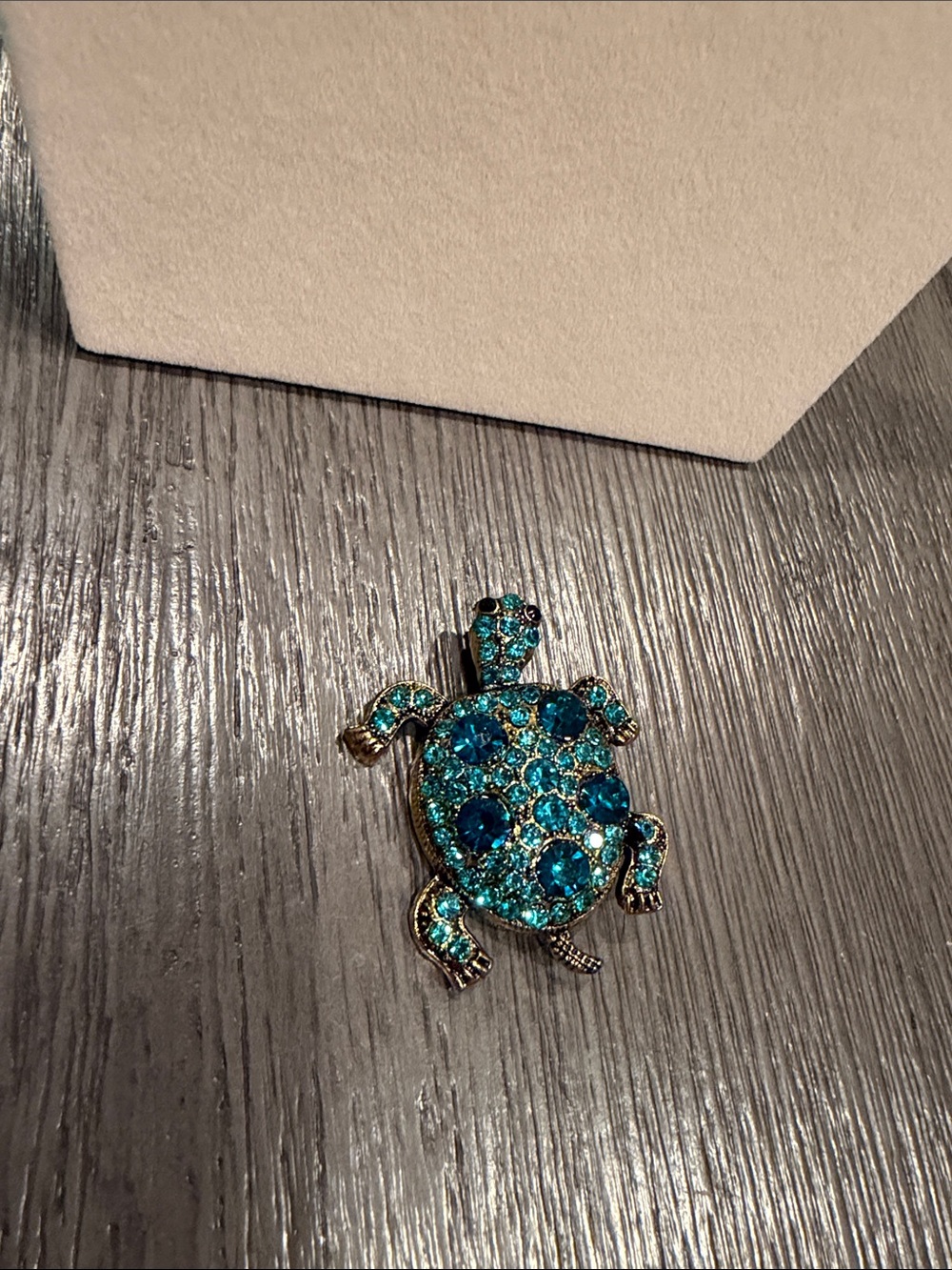 Sparkling Turtle Brooch Pin in Teal Crystal